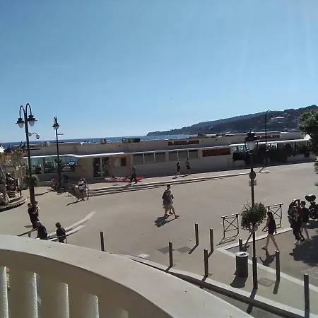 La * Cassis